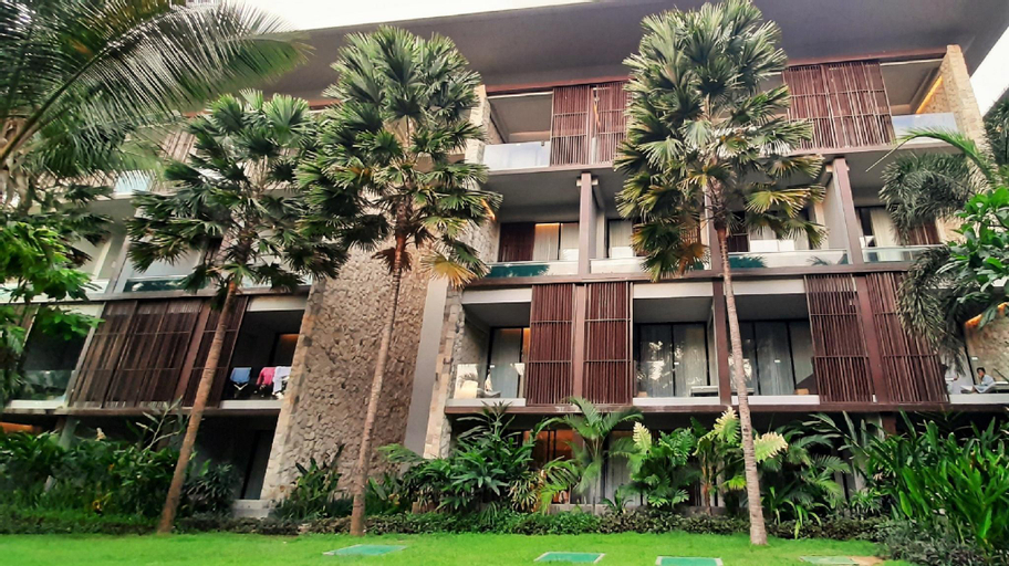 Exterior 28
