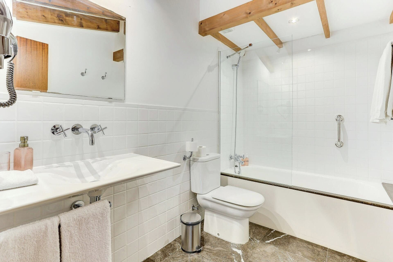 Bathroom, Hotel Desbrull - Turismo de interior, Baleares