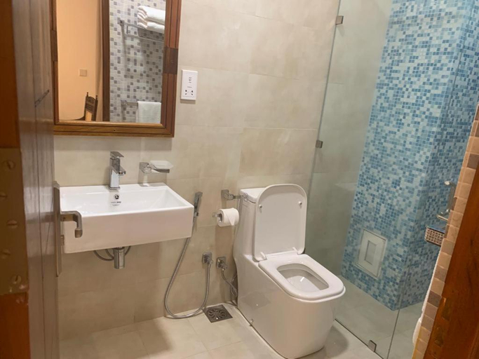Bathroom 3, Lavinia Bay Beach Hotel, Dehiwala-Mount Lavinia