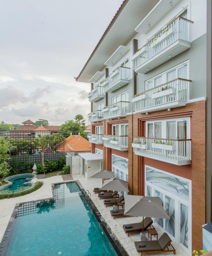 Swimming Pool 25