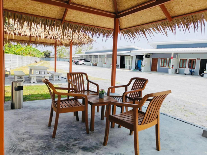 Food & Drinks, สราญรัตน์รีสอร์ท, Muang Chon Buri