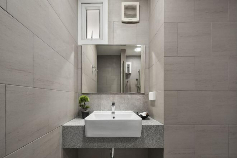 Bathroom 14