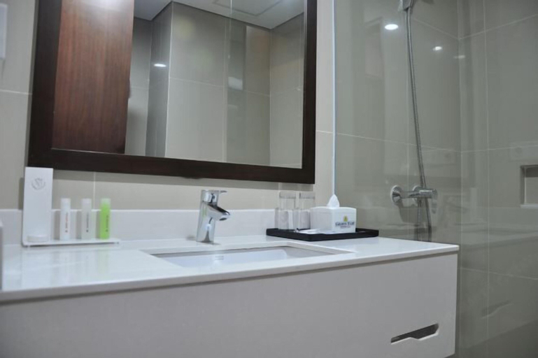 Bathroom 14