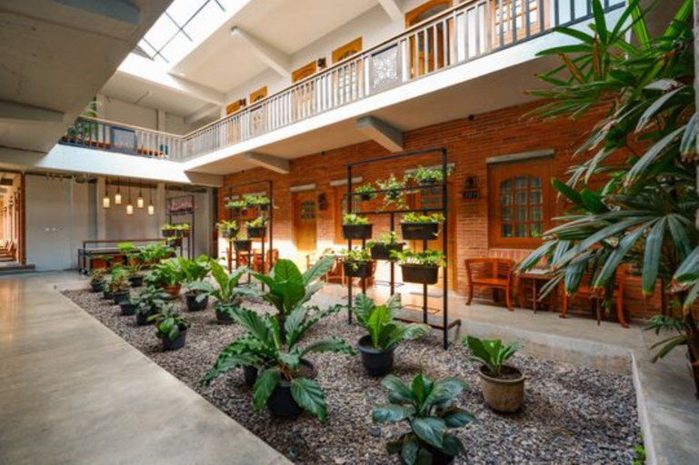 Exterior & Views 2, Maharani Guest house, Yogyakarta