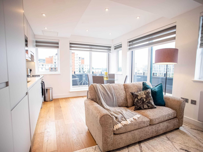 Living area 3, Two-bedroom Near Eton College by Belvilla, Slough