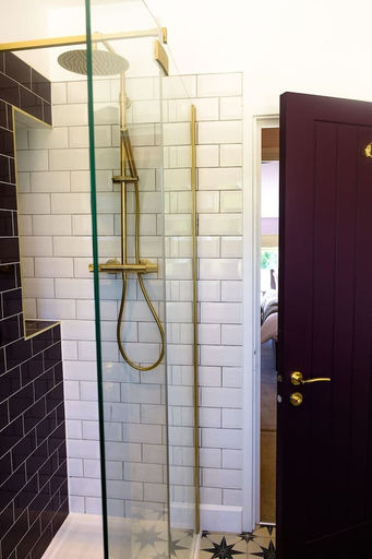 Bathroom 3, Wave Cottage Bristol, South Gloucestershire