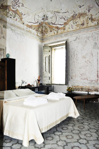Others 5, Dimora Storia, Napoli