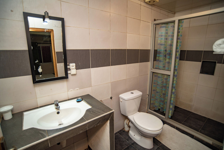Bathroom 3, Hotel H1 Tamatave, Atsinanana