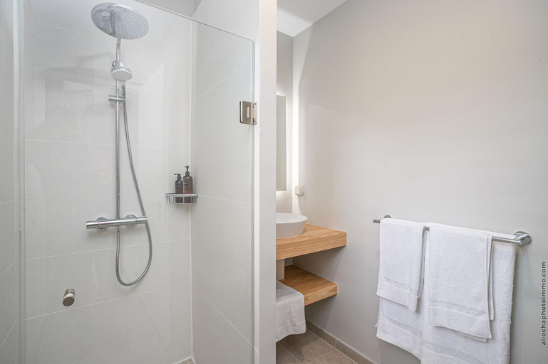 Bathroom 2, Tangarane, Les Trois-Îlets