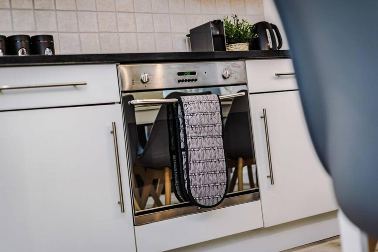 Room 4, Host Apartments Knight St Place, Sefton