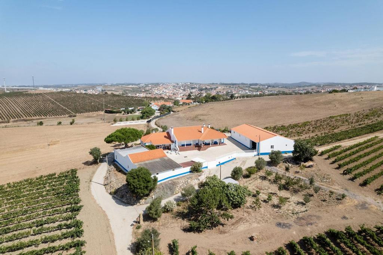 Others 1, WHome Countryside Charm Near Wedding Venue w/ BBQ Patio, Torres Vedras