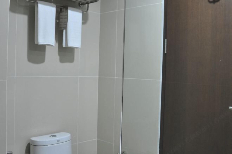Bathroom 15