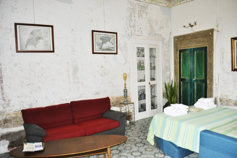 Others 4, Dimora Storia, Napoli