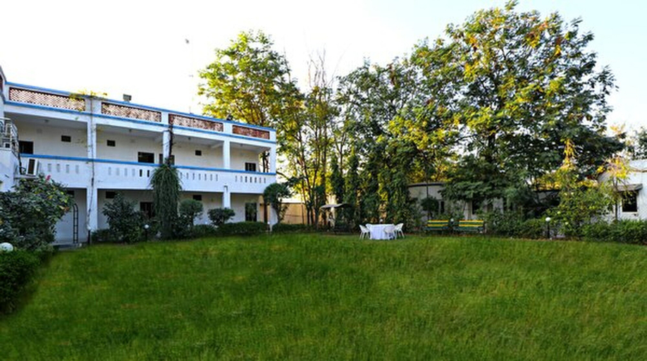Exterior & Views