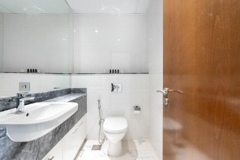Bathroom 3, Lux BnB I Amna Tower I Panaromic Views, Dubai