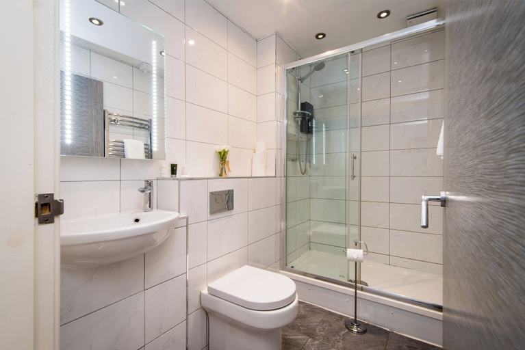 Bathroom 2, Arena Apartments, Nottingham