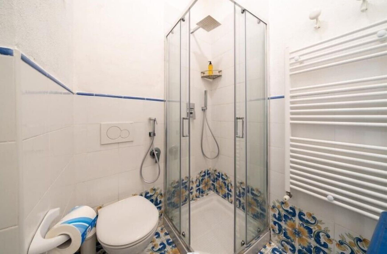 Bathroom 5, Relais Bijoux B&B, Napoli