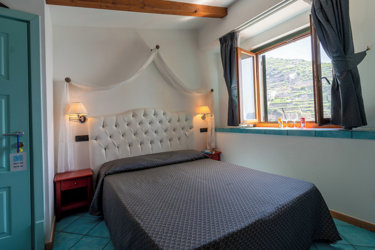 Bedroom 2, Palazzo Vingius, Salerno
