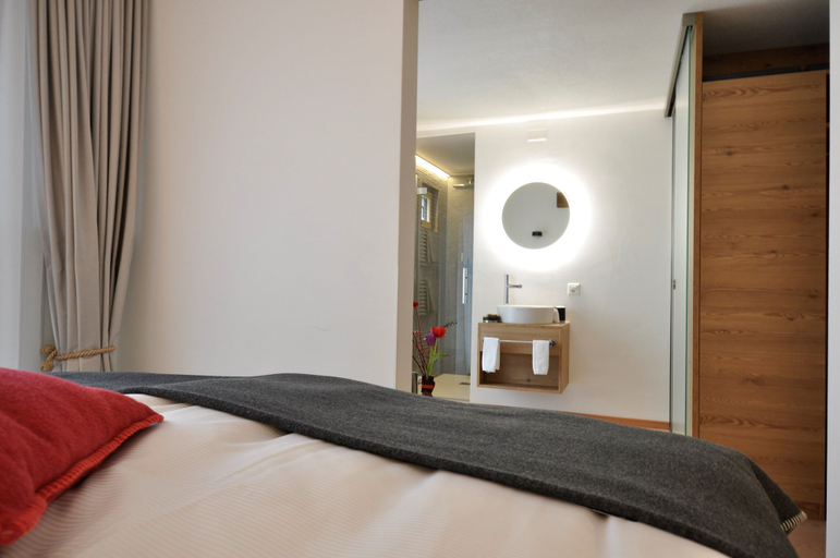 Bedroom 3, Hotel Bernina Pontresina, Maloja