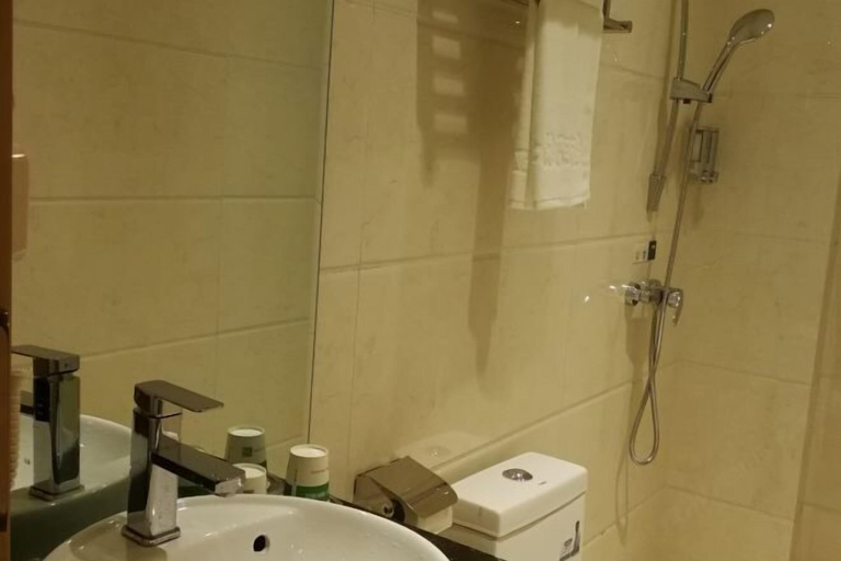 Bathroom 3, yixijiudian, Baise