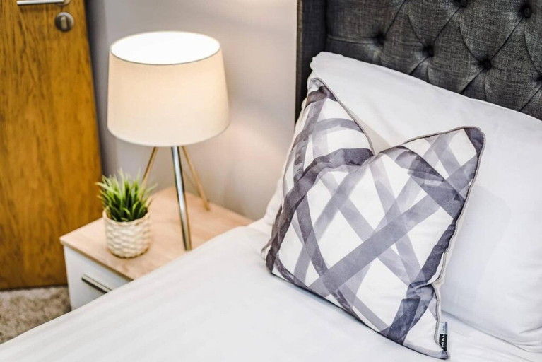 Room 5, Host Apartments Knight St Place, Sefton