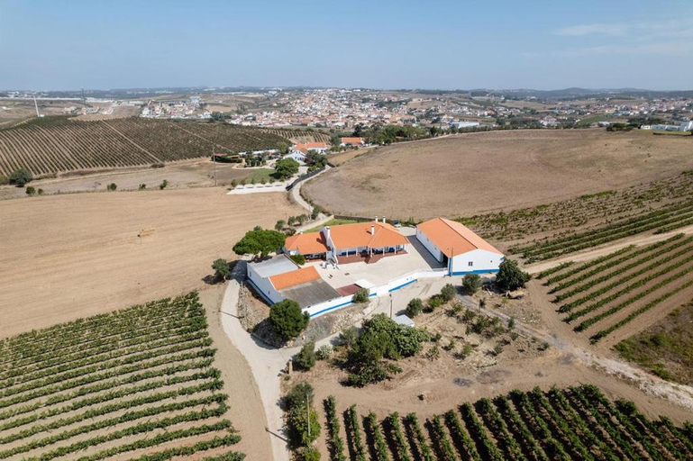 Others 3, WHome Countryside Charm Near Wedding Venue w/ BBQ Patio, Torres Vedras