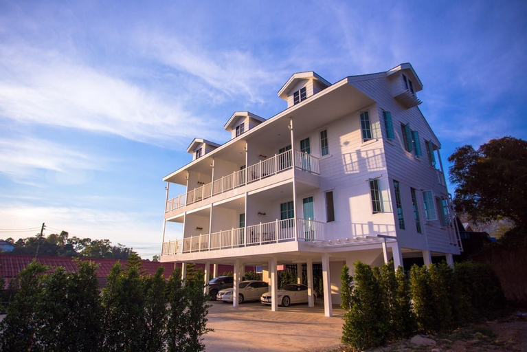 Exterior 11