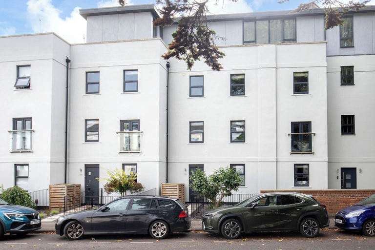 Exterior & Views 2, Elliot Oliver - Comfortable Five Bedroom Town Centre House With Garden & Garage, Gloucestershire