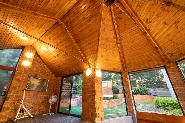 5, Magnificent Eltham House with stunning view, Nillumbik - South