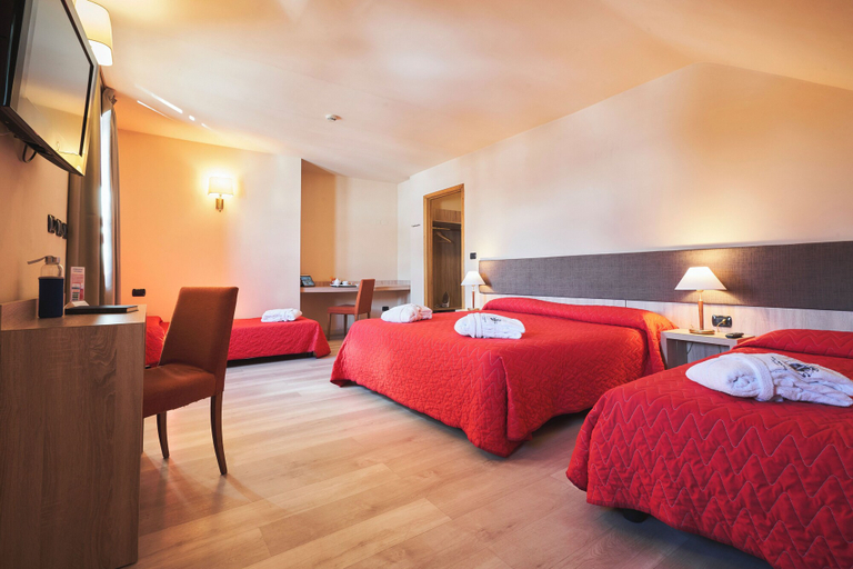Bedroom 3, Hotel Mondolè, Cuneo