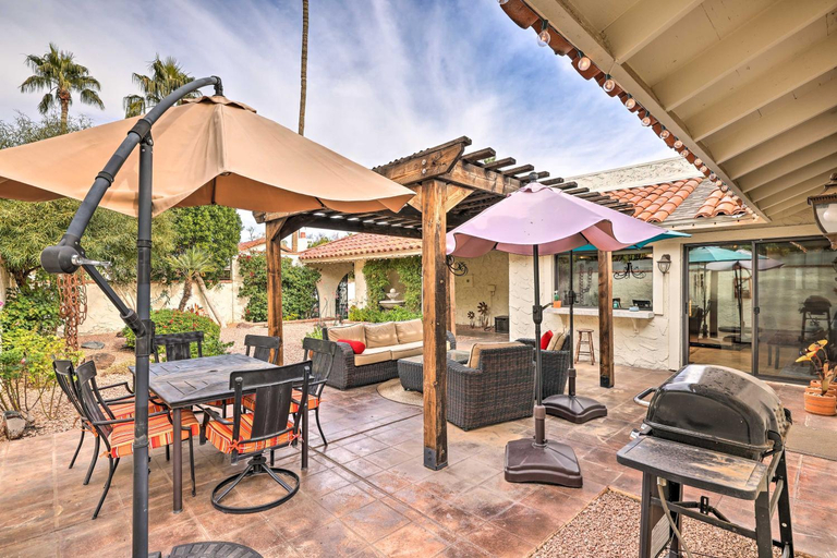 Food & Drinks 4, Central Scottsdale Townhouse w/ Pool Access!, Maricopa