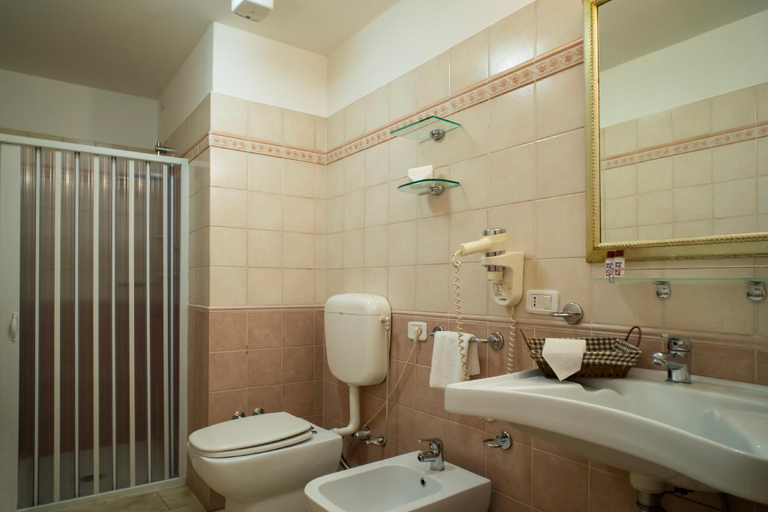 Bathroom 4, Margherita Rooms, Catania