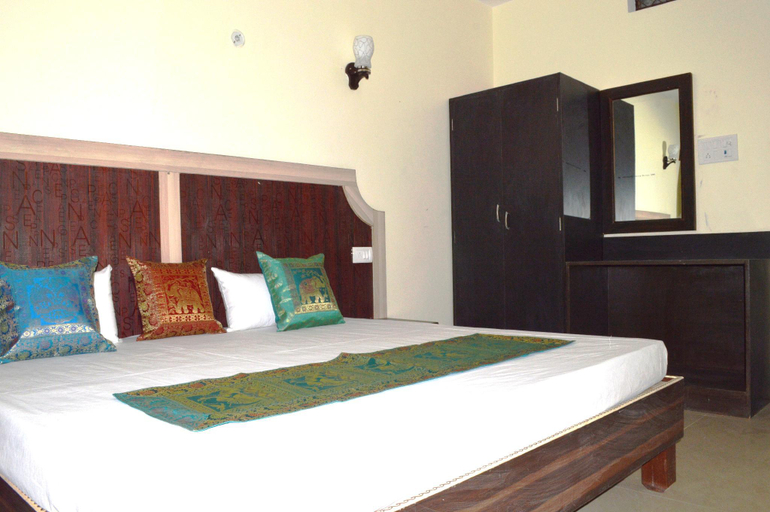 Others 4, Hotel Plaza, Chhatarpur
