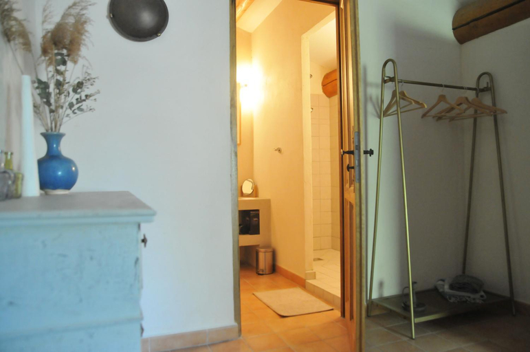 Bathroom 3, Le Mas des Perrines Maison d’Hotes, Vaucluse