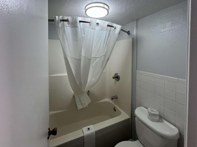 Bathroom 5, Studio 6 Suites Pocomoke City, MD, Worcester