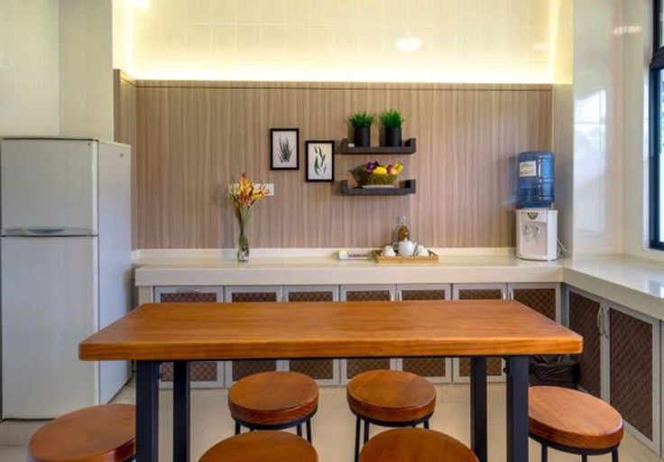 Dining Room 8