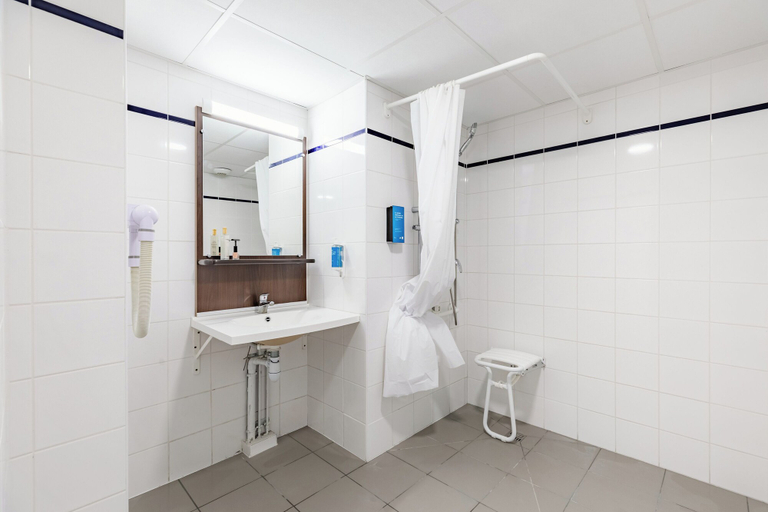Bathroom 5, Appart'City Classic Montélimar, Drôme