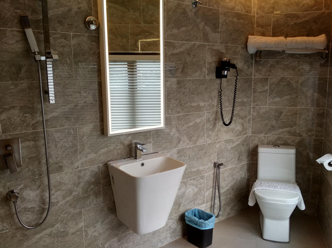 Bathroom 4