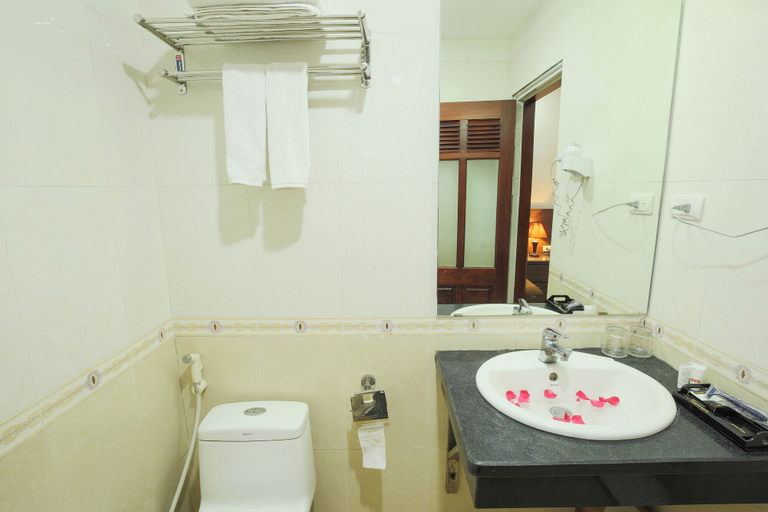 Bathroom 5, Bach Duong Ha Noi Hotel, Cầu Giấy