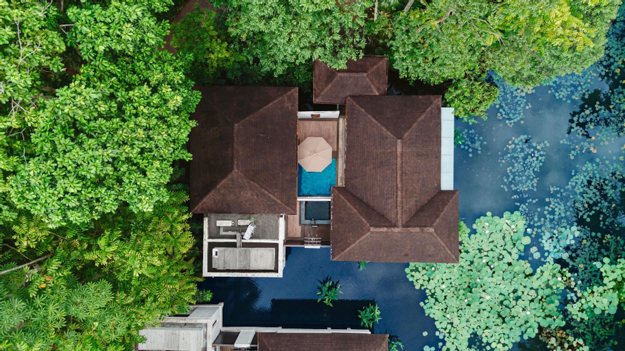Exterior 3