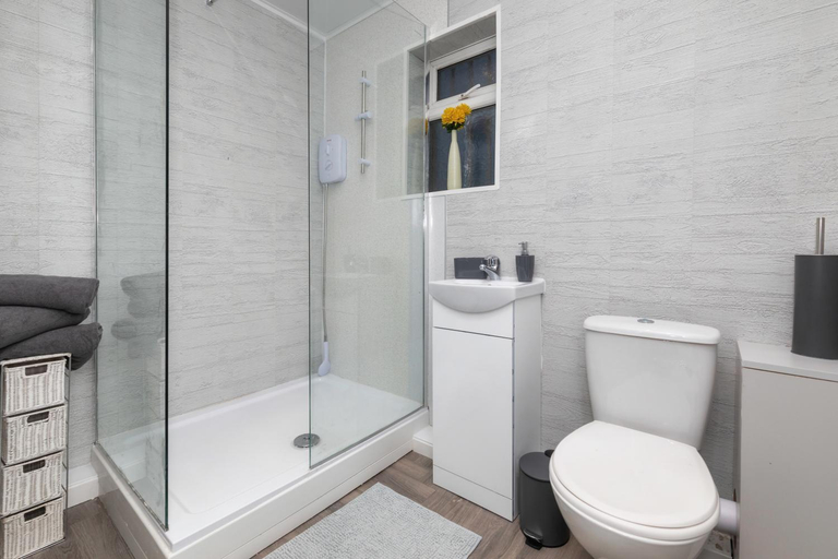 Bathroom 3, Central Roof Terrace Apartment, Stockton-on-Tees
