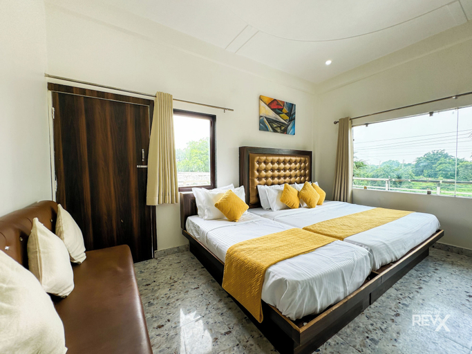 Bedroom 4, Hotel Vrinda Sarovar , Mathura
