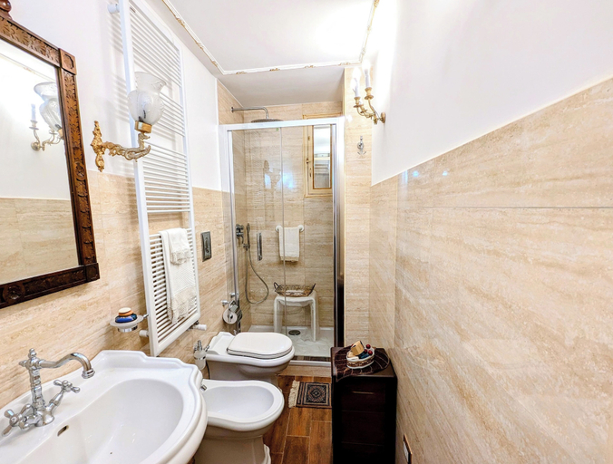 Bathroom 5, B&B Salerno Royal Suite Central Station, Salerno