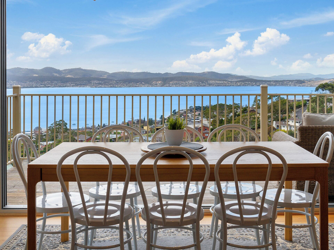 Exterior & Views 5, Spectacular Views - 2 Bedroom House, Hobart
