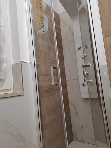 Bathroom 2, La Fenice, Salerno