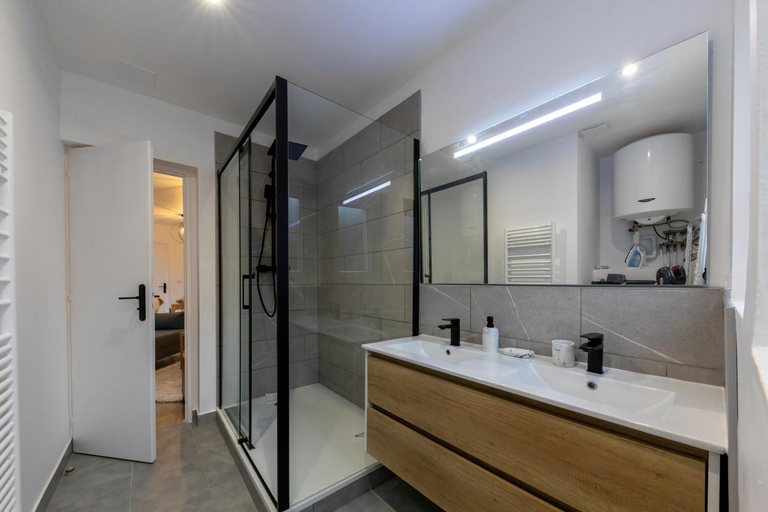 Bathroom 3, Les appartements de Clelia, Ariège