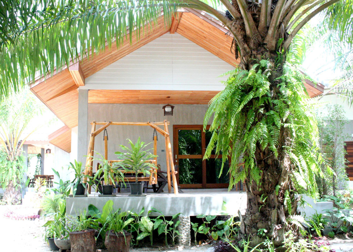 Exterior 5