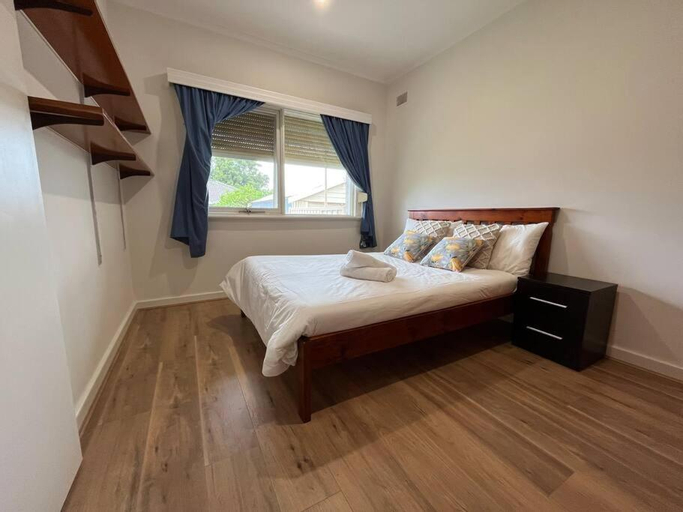Bedroom 3, Entire house between Marion /Flinders university, Adelaide