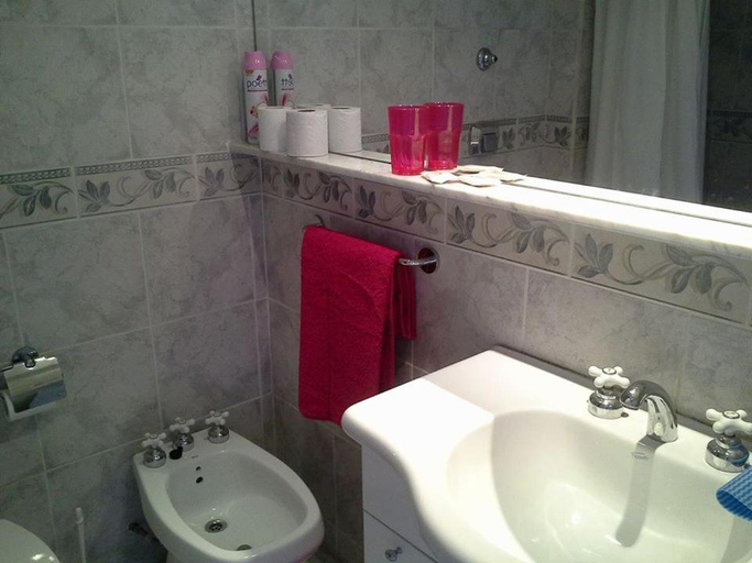 Bathroom 4, Vista Al Lago Apartments, Bariloche