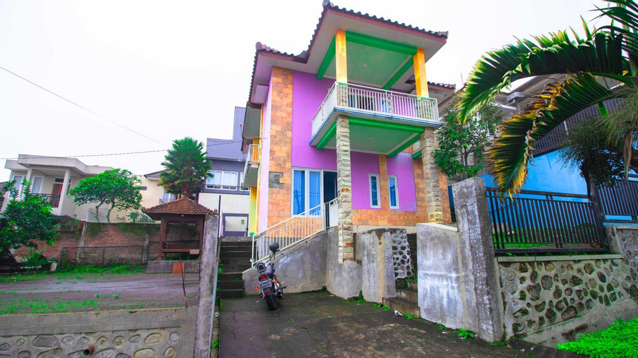 Villa Pelangi Indah Private Pool with Montain View, Malang